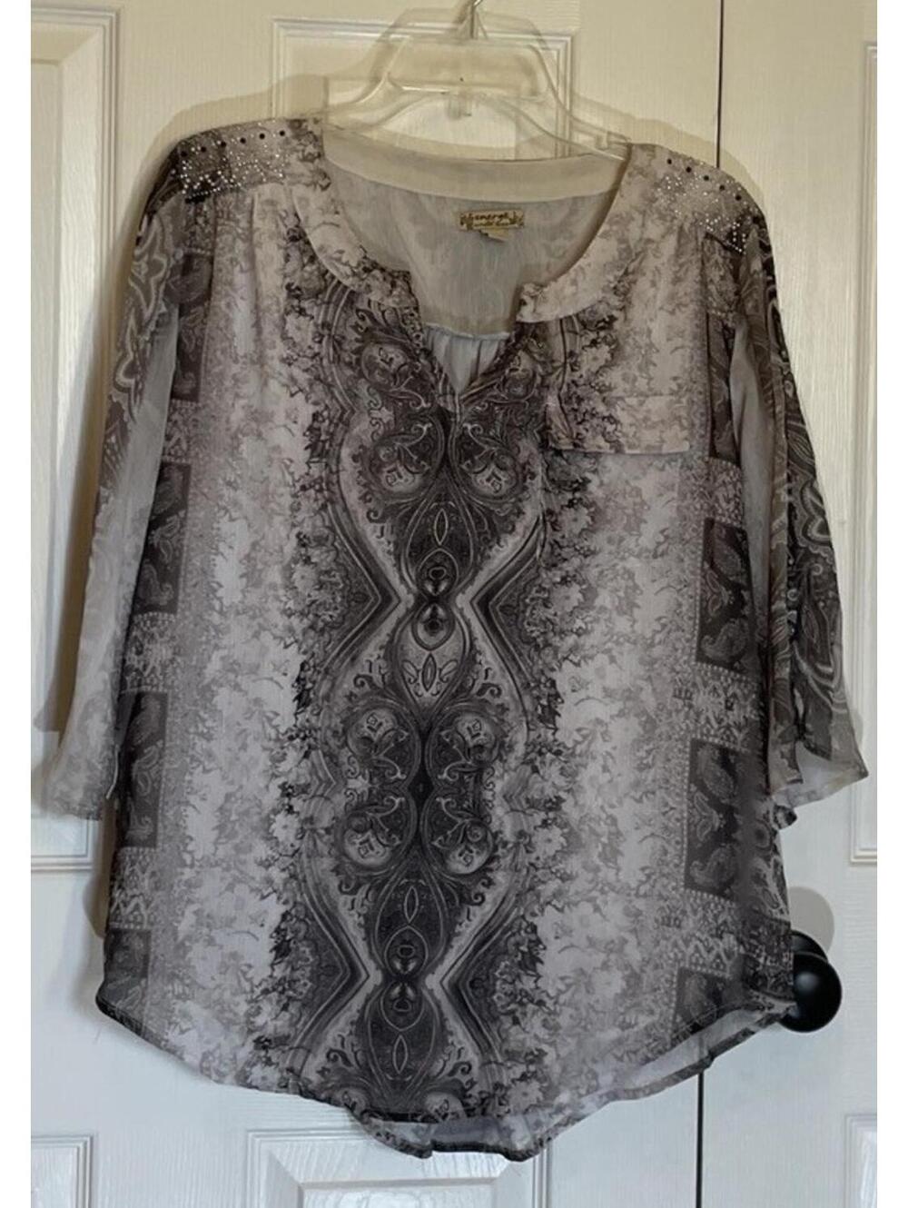 Energe Large Sublimation 3/4 Sleeve Ivory Grey Floral Embellished